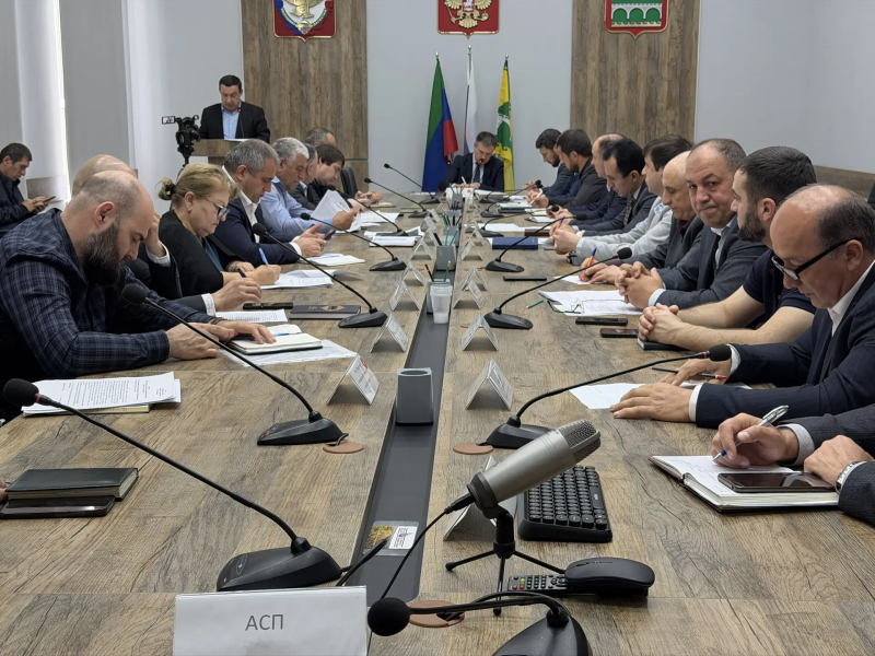 Саид Темирханов провел совещание по актуальным социально-экономическим вопросам